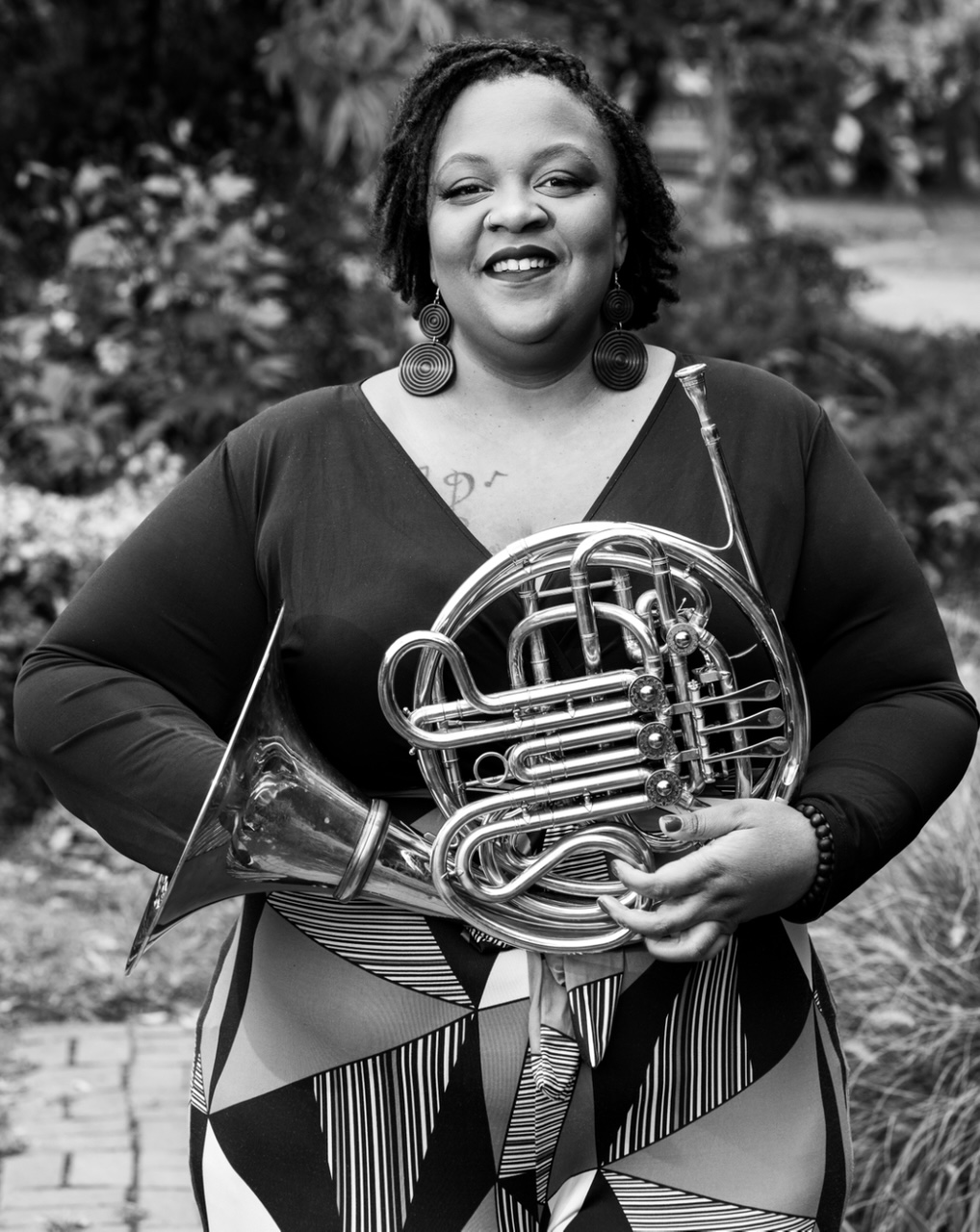 Shanyse Strickland smiling, holding her French horn